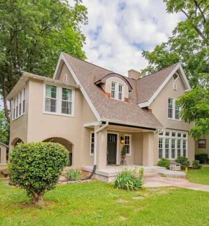 The Young House Very Close To Downtown Murfreesboro  35 minutes from Nashville! Отели рядом с достопримечательностью «The Ascent»