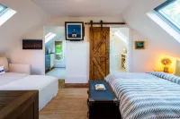 Modern 1 bed/Studio - Steps from the Center of Town