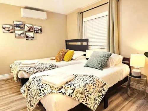 C2-Bungalow Renovated Quite safe Neighbor close to down town LA King-bed!
