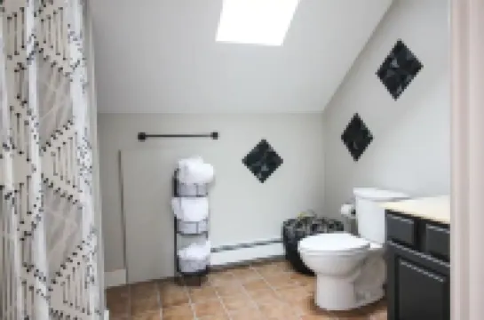 Loft on Main - DWTN, Beach, PVT Deck, Coffee Bar