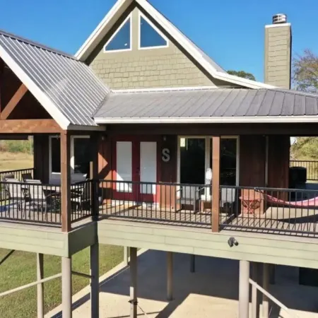 Southern Grace on the Caddo - on the River! with Hot Tub!