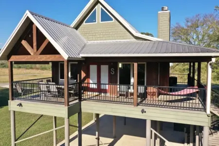 Southern Grace on the Caddo - on the River! with Hot Tub!