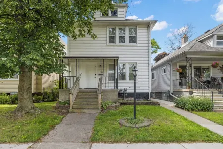 The Retreat At The Park. 2 BDR-Lower Unit Отели в г. Гросс Пуэнт Парк