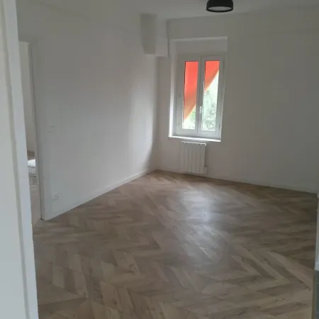 4 Rooms Appartements in Chatou 10 Minutes from West Paris et Ladefense Отели в г. Шату