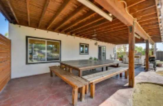 Cozy and quiet 6-bedroom retreat close to outlet mall shopping and more! Hoteles en San Ysidro