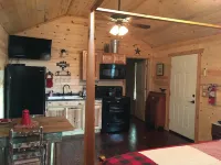 Romantic Ava Haus CABIN. 3 minutes to Main!See our other 4 Ava Haus rentals!