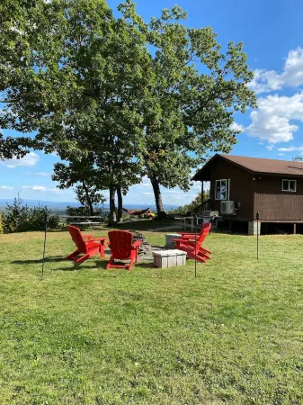 Big  Medicine  Ranch - Rustic Sunrise Cabin - Catskills Отели в г. Катскилл