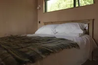 A luxurious unique and cosy off grid beach line  fully kitted cabin Hotels in Golspie