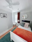 Lovely 2 bedroom rental, 2 minutes from the bay