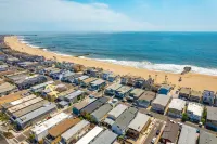 Peek-A-BOO ocean view. 50 Steps to the Sand Large Remodeled Beach House.