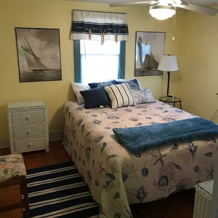 Cottage On Famous Chincoteague Island-Famous Wild Ponies