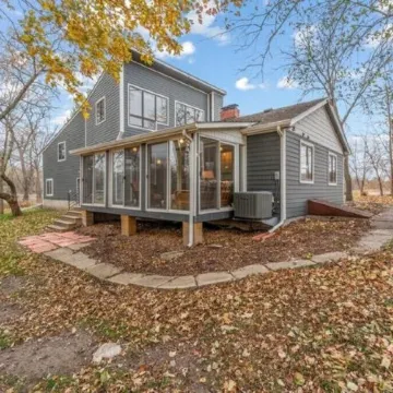 The Rest on the River - projector - fire pit - sunroom - contractors welcome