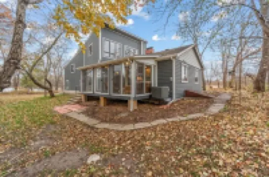 The Rest on the River - projector - fire pit - sunroom - contractors welcome