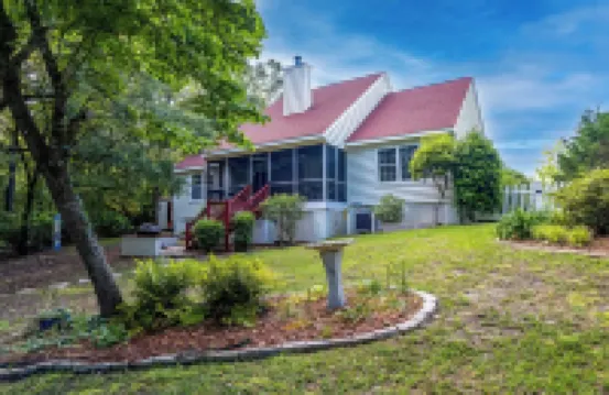 Family/Pet friendly home beside the Waccamaw River.