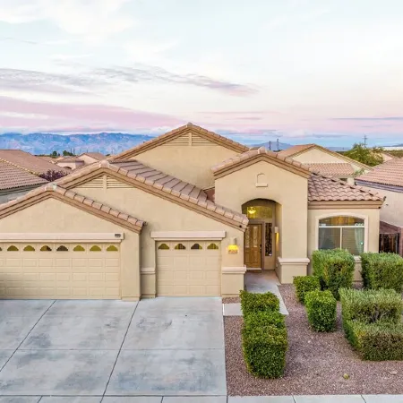 Tucson Pool Home -  Pets, Putting Green, No Hidden Fees