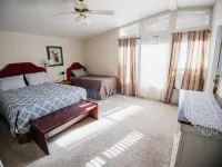 Death Valley Gateway Hotel dekat Angel's Ladies