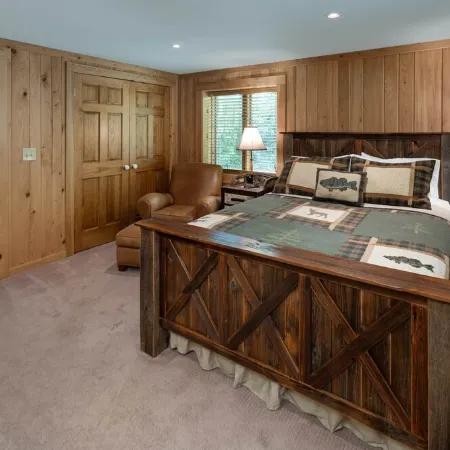 Luxury Waterfall Lodge & Guest House with Firepit, Hiking Trails, WiFi, Creek