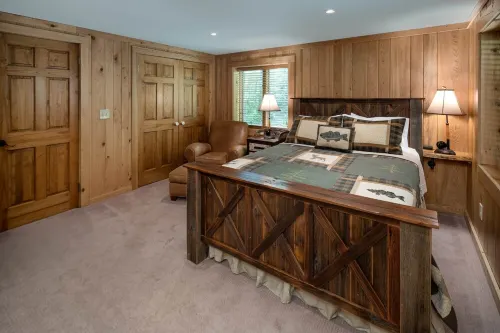 Luxury Waterfall Lodge & Guest House with Firepit, Hiking Trails, WiFi, Creek
