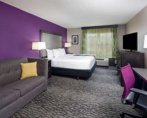 La Quinta Inn & Suites by Wyndham Kennesaw Hotels in Cobb County