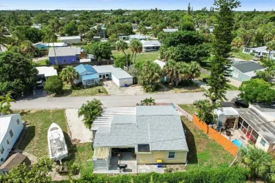 Mermaid Bungalow -Jensen Beach Hotels near Walgreens