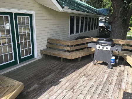 Lake Home walking distance to Marina and 2 more boat landings within a Mile!