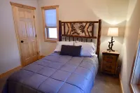 Custom Built Luxury Cabin on 2.5 Acres, 10 Mins to Windham & Hunter Mountains!