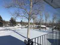 Be Our Guest at this Premier Property in Riverview 大瀑布城住宿飯店