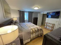 N TacomaPt Ruston 2Bd. 2Bath Retreat w/ EV Charger, A/C & Relaxing Water Views فنادق في روستون