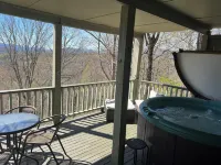 5-Star Home with Long Range View, Paved to the Door Accomodates 5 Large Vehicles Hotels in Franklin