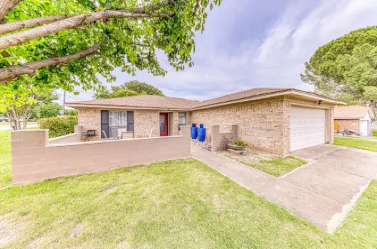 2 Bed ,2 bath private home with hotub & fire pit FortWorth,TCU,Stockyards,Rodeo