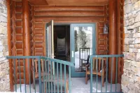 Winter Wonderland Ski in Out Pool Spa 360 Views Cozy with Amenities Galore!Lodge