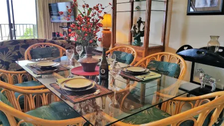 GREAT LOCATION, SPACIOUS DIRECT OCEANFRONT 2 BEDROOM CONDO