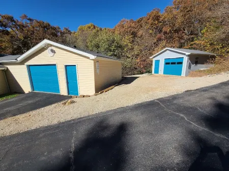 Quite cove dock trailer parking sleeps14 two kayaks games floats firepit