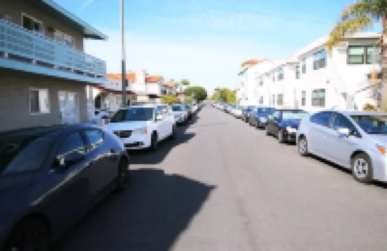 L@@K 2 minute walk to the BEACH and the party street called 2nd Street!