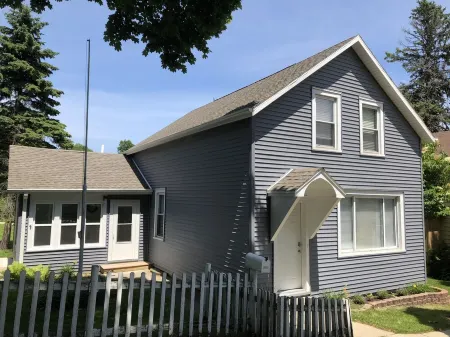 Beach and Golf House Отели в г. Sheboygan