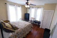Sterle Historical Home in Downtown Temple - 3 Bedroom Apartment Hotels near Calvary Baptist Church