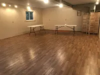 Quiet Lakeside log cabin with teaching/studio space available for retreats.