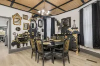 Beautiful 3 bedroom uniquely designed home for small to large families! Pets ok! Отели в г. Давенпорт