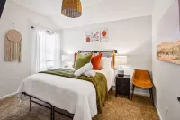 Alamo Ranch Retreat -Sea World, Lackland AFB, UTSA Hotels near Treehouse