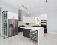 Islamorada Oasis, Luxurious 4 Bedroom 3 Bath Home. Heated Pool! Boat Lift Option