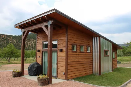 Modern Tiny House in Apple Orchard w/Mountain View! Between Zion and Bryce