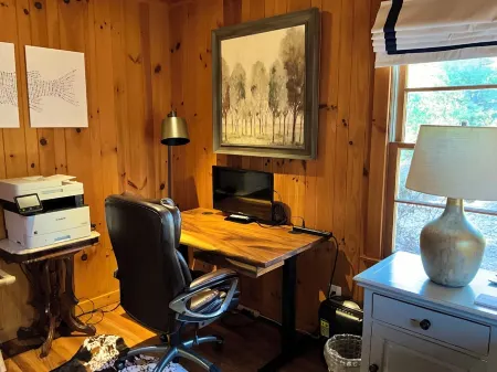 Beautiful Highlands cabin! 8 min to town-Pet friendly-lots of outdoor space Отели рядом с достопримечательностью «Трейлхед фор Йеллоу Маунтин Трейл»