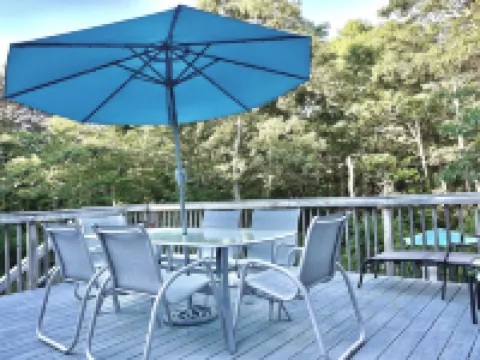 Private setting near bay & ocean beaches-completely updated, game room, fire pit