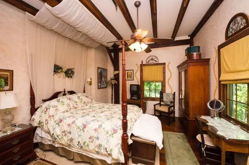 Ski, hike or just relax. Historic grist mill sleeps 12. Stay in history!