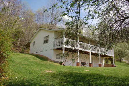 Back Your Boat Into Center Hill Lake From Our Home!  Swim, Fish, Hunt, Relax!
