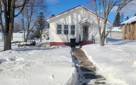 2-bedroom newly remodeled house in Iron River with WiFi & a big yard.