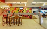 Harris Hotel Pontianak - bar