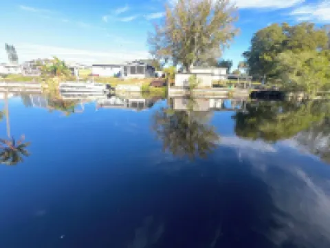 Charming 2-bedroom mobile home with WiFi and AC in Okeechobee Hôtels à : Okeechobee