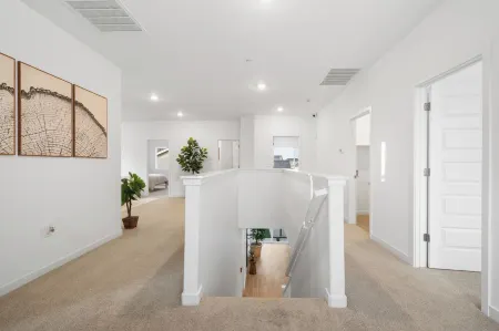 Bakersfield New NW Home – Fully Furnished & Ready. Upscale + Kitchen Amenities Отели рядом с Аэропорт Медоус Филд