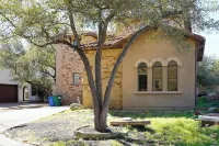 Stylish Lake Austin Retreat w/ EV Charger! Hotels in Bee Cave
